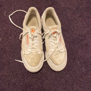 Adidas shows 9 white